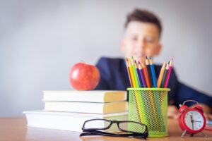 Schüler ohne Handy an der Schule